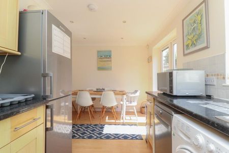 3 bedroom semi-detached house to rent - Photo 5