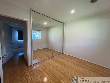 Beautifully Presented Home in a Quiet Court Location - Photo 3