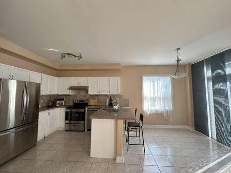 For Lease - 2034 Blue Jay Boulevard, Oakville, Ontario - Photo 3