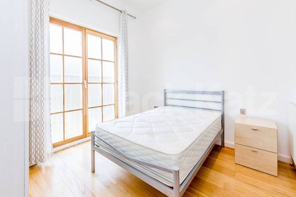 Contemporary two double bedroom flat set within a victorian townhouse - Photo 1