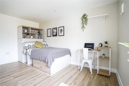 4 bedroom semi-detached house to rent - Photo 4