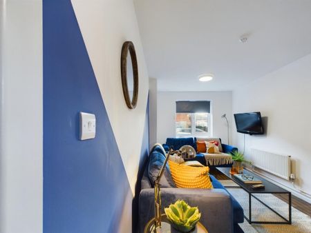 1 bedroom in a house share to rent - Photo 2