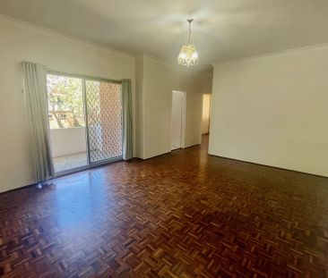 NORTH WEST FACING - SPACIOUS UNIT IN GREAT LOCATION - Photo 2