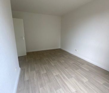 Schön geschnittene 2,5 Zimmerwohnung + Wannenbad + optional Garage ... - Foto 3