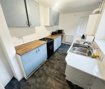 3 bedroom terraced house to rent - Photo 2