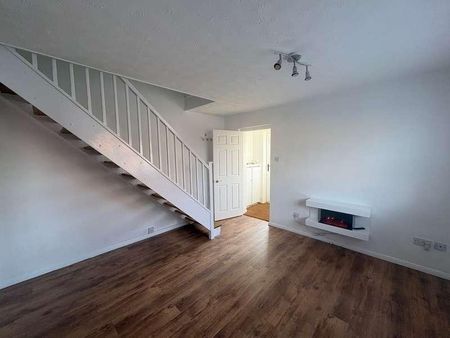 Rowan Drive, Heybridge, CM9 - Photo 2