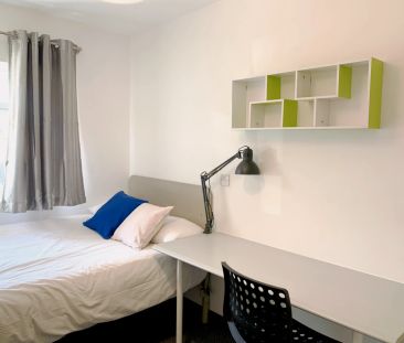 Room 2 - Photo 1