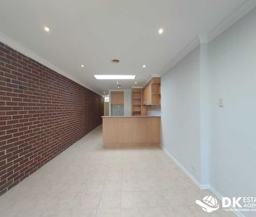 Modern & Spacious 3 Bedroom Unit - Photo 3