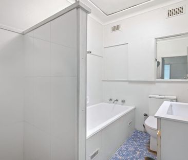 Stunning 3-Bedroom House in Campbelltown - Photo 2