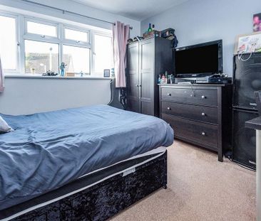 4 bedroom semi-detached house to rent - Photo 5