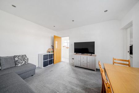 2 bedroom maisonette to rent - Photo 3