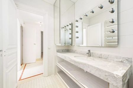 Appartement à louer à Paris 8Ème - Photo 3