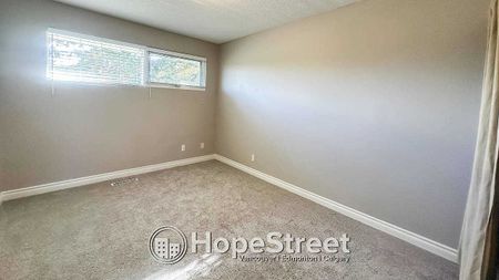 652 32 Avenue NE, Calgary - Photo 4