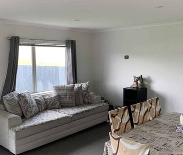 3 Bedroom modern low maintenance home with stunnning views. - Photo 1