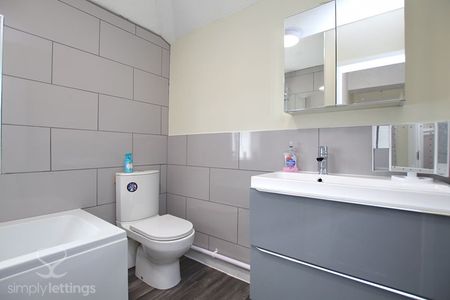 3 Bed property for rent - Photo 2