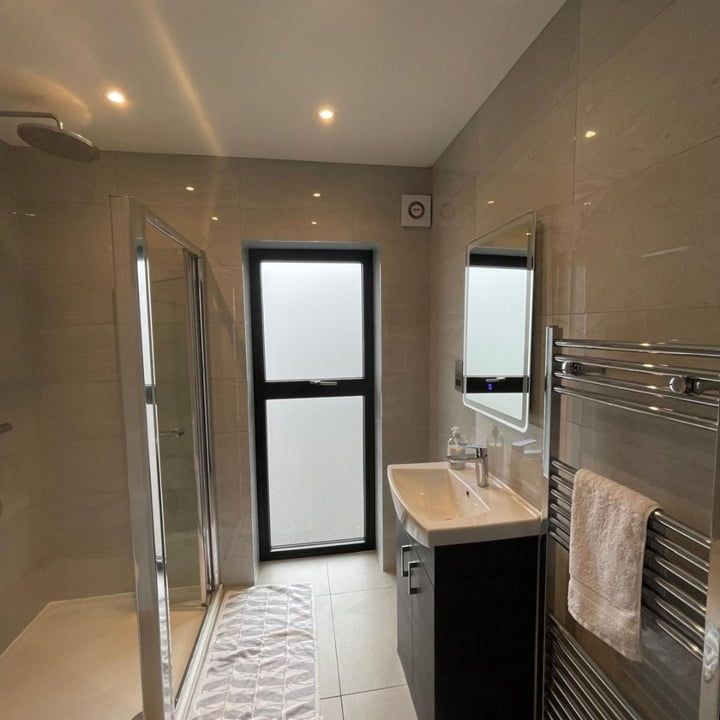 Room in a Shared House, Hassop Road, NW2 - Photo 1