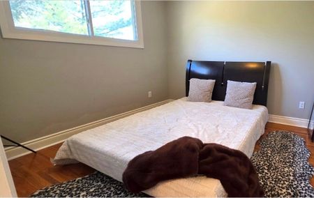 For Lease - 1081 Pearson Drive, Oakville, Ontario - Photo 2