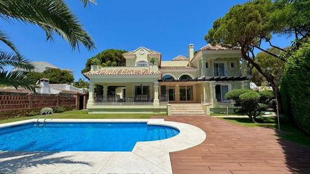 Alquiler de casa o chalet independiente en Urbanización Marbella del Este - Photo 3