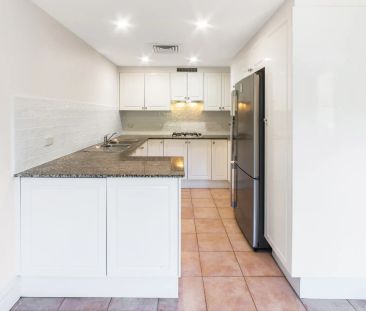 Contemporary Chic With Parkside Poise - Photo 1