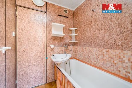 Pronájem bytu 3+1 v Ústí nad Labem, ul. Picassova - Fotografie 2