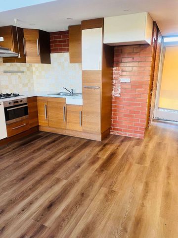 Quirky, Spacious 1 Bedroom Home - Photo 4