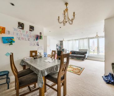 3 bedroom flat to rent - Photo 4