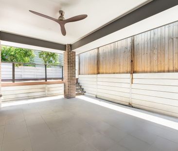 Modern Family Home with 8.5kW Solar & EV Charger – Prime Brookhaven... - Photo 1