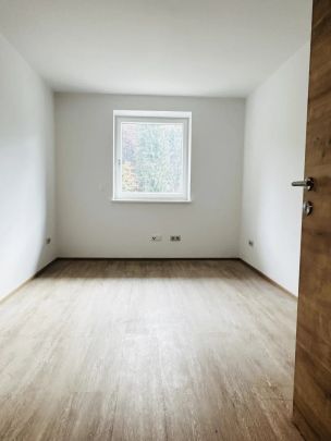 Top-sanierte 4-Zimmer-Wohnung mit Südterrasse am nördlichen Stadtrand von Salzburg - Photo 1