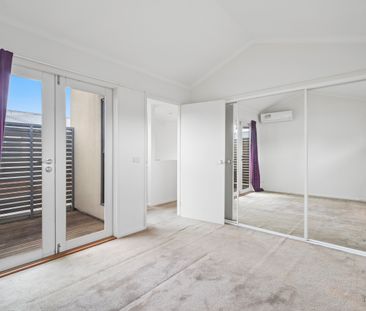 Spacious Two-Bedroom Townhouse in the Heart of Cheltenham - Modern ... - Photo 3