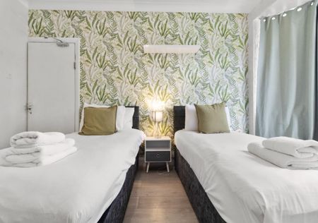 Room in a Shared House, Downhills Way, N17 - Photo 4