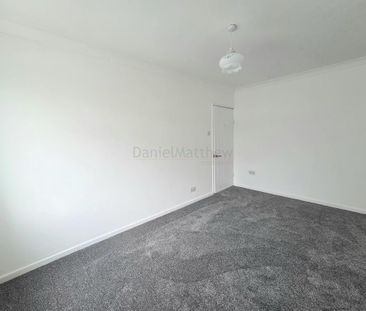 2 bedroom semi-detached bungalow to rent - Photo 5