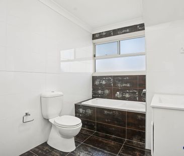 PRIVATE AND SPACIOUS TOWNHOUSE WITH PARKING FOR 2 CARS! - Photo 3