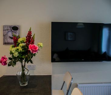 6 bedroom house to rent - Photo 2