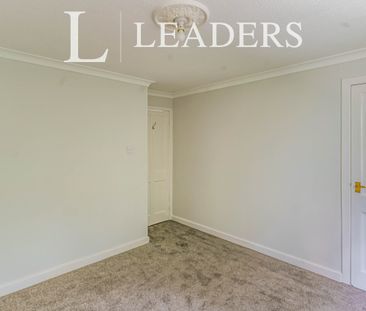 3 bedroom house to rent Ditchling Hill, Crawley, RH11 - Photo 2