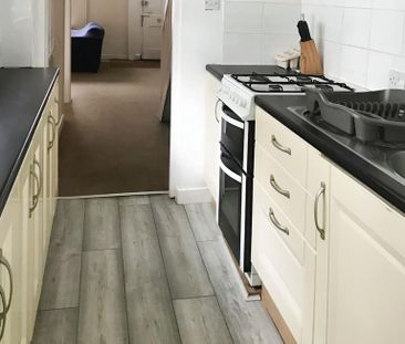 3 bedroom terraced house to rent - Photo 5