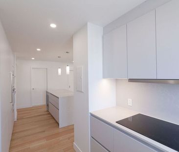 3555 Cote-des-Neiges Road, Montréal, QC - Photo 1
