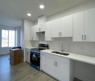 Single Garage Unit - 7020 KESWICK COMMON SW — Entire house - Photo 1