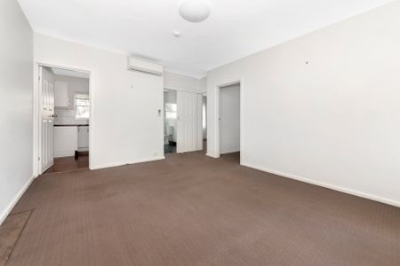 Ground Floor 2 Bedroom Apartment in an Ideal Location - Photo 4