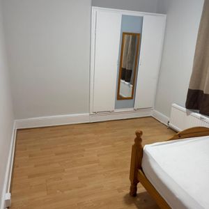 Room in a Shared House, Gartmore Road, IG3 - Photo 2