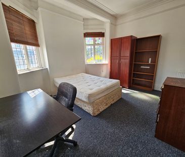 9 Bed Student Accommodation - Photo 4