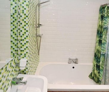 3 bedroom terraced house to rent - Photo 4