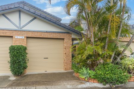 TOWNHOUSE LOCATED IN THE POPULAR "KIRRA SHORES" - Photo 3