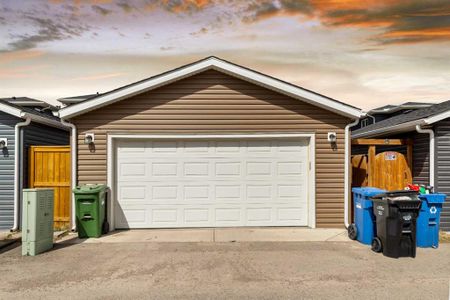 Spacious 3 Bedroom Upper Level Home With Double Garage In Redstone - Photo 4