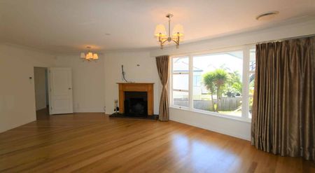 Three bedroom, Pets allowed - Photo 5