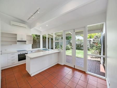 Character Home in Prime Rose Park Location - Photo 4