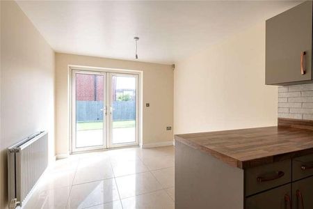 Wyvern Close, Milton Regis, Sittingbourne, Kent, ME10 - Photo 2