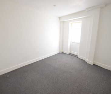 1 bed flat to rent in St Peters Road, Bournemouth, BH1 - Photo 2