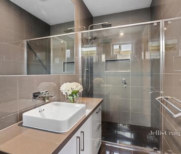 3/2 Lees Street, Mckinnon - Photo 1