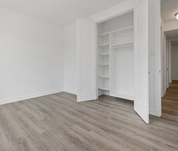 9 Spadina Avenue - 2 - Photo 2