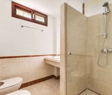 5 bedroom luxury Semidetached House for rent in Marbella, Spain - Photo 4